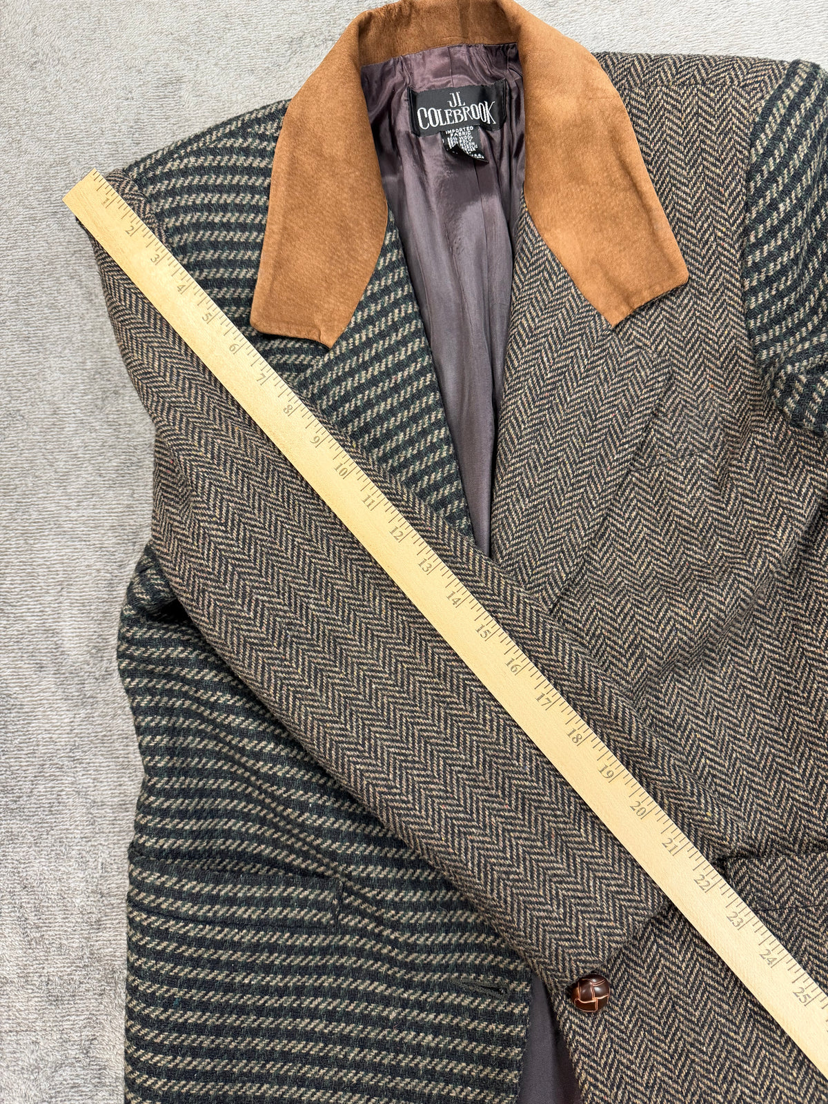 90s JL Colebrook two toned tweed blazer with suede collar. Made in the USA. Fits XS-M petite
