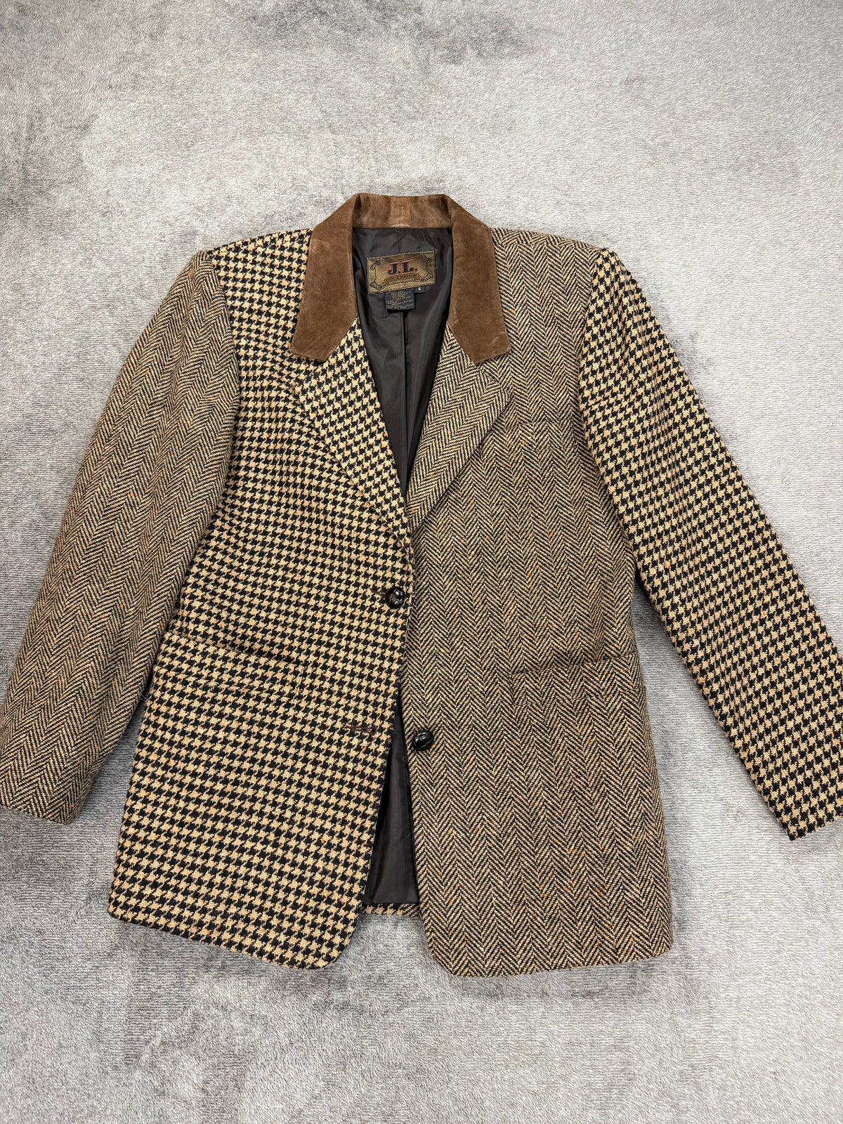 90s JL Colebrook two toned tweed blazer with suede collar. Fits XS-M petite