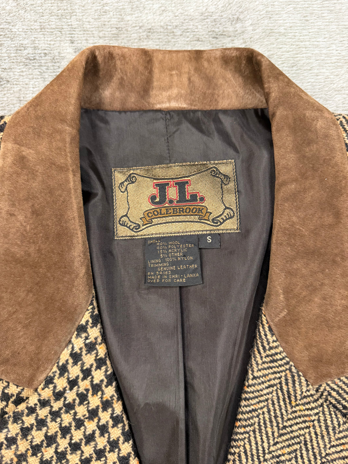 90s JL Colebrook two toned tweed blazer with suede collar. Fits XS-M petite