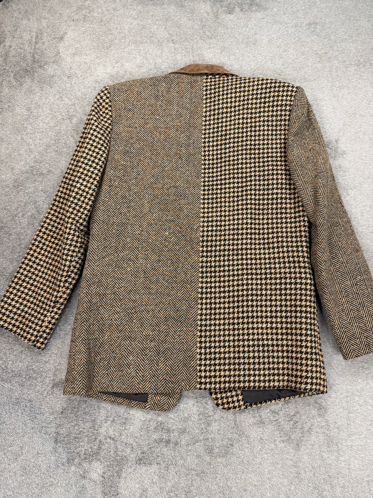 90s JL Colebrook two toned tweed blazer with suede collar. Fits XS-M petite