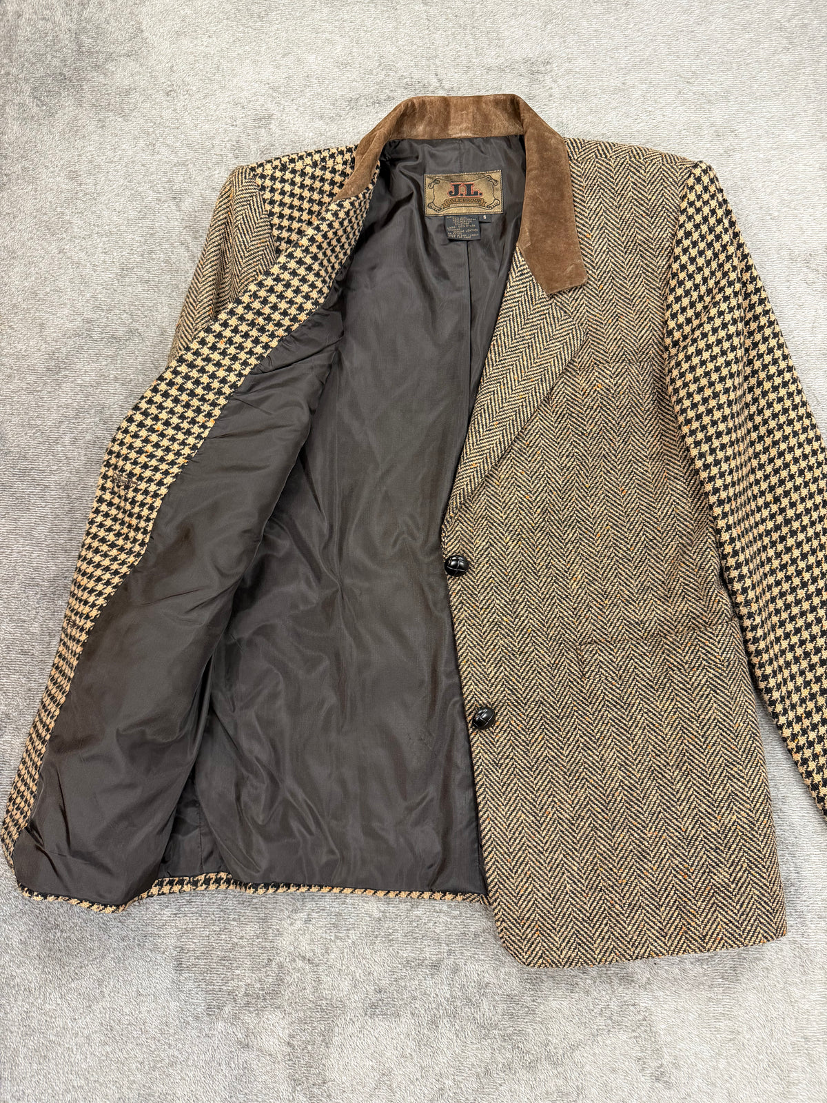 90s JL Colebrook two toned tweed blazer with suede collar. Fits XS-M petite