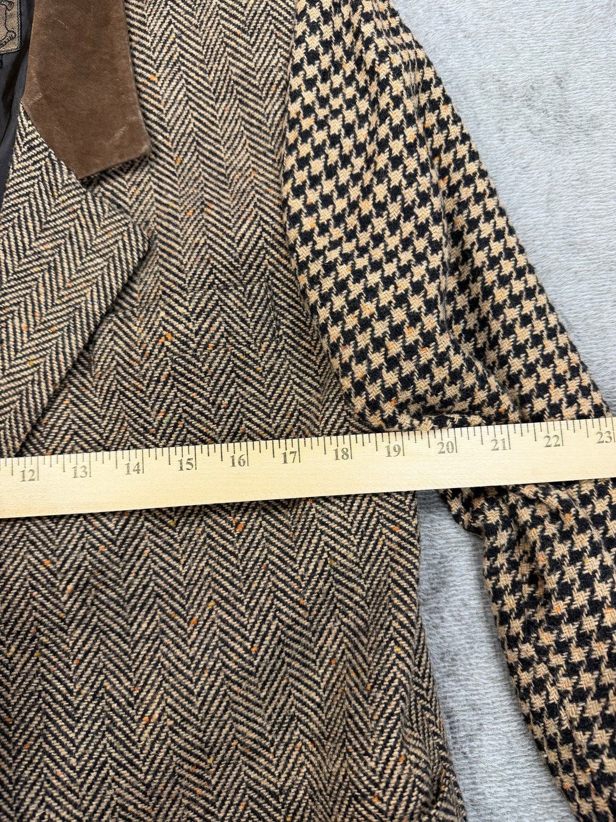 90s JL Colebrook two toned tweed blazer with suede collar. Fits XS-M petite
