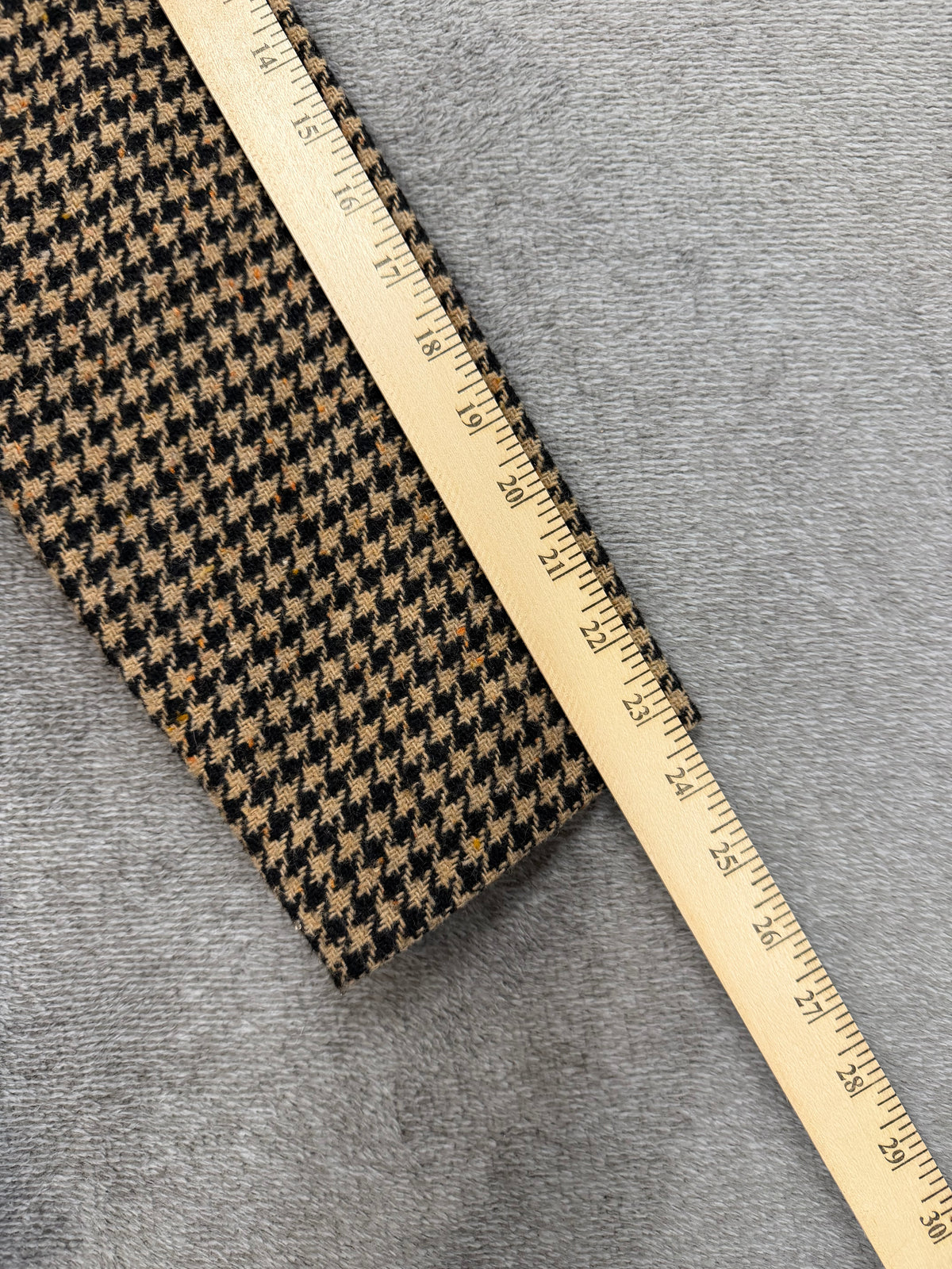 90s JL Colebrook two toned tweed blazer with suede collar. Fits XS-M petite