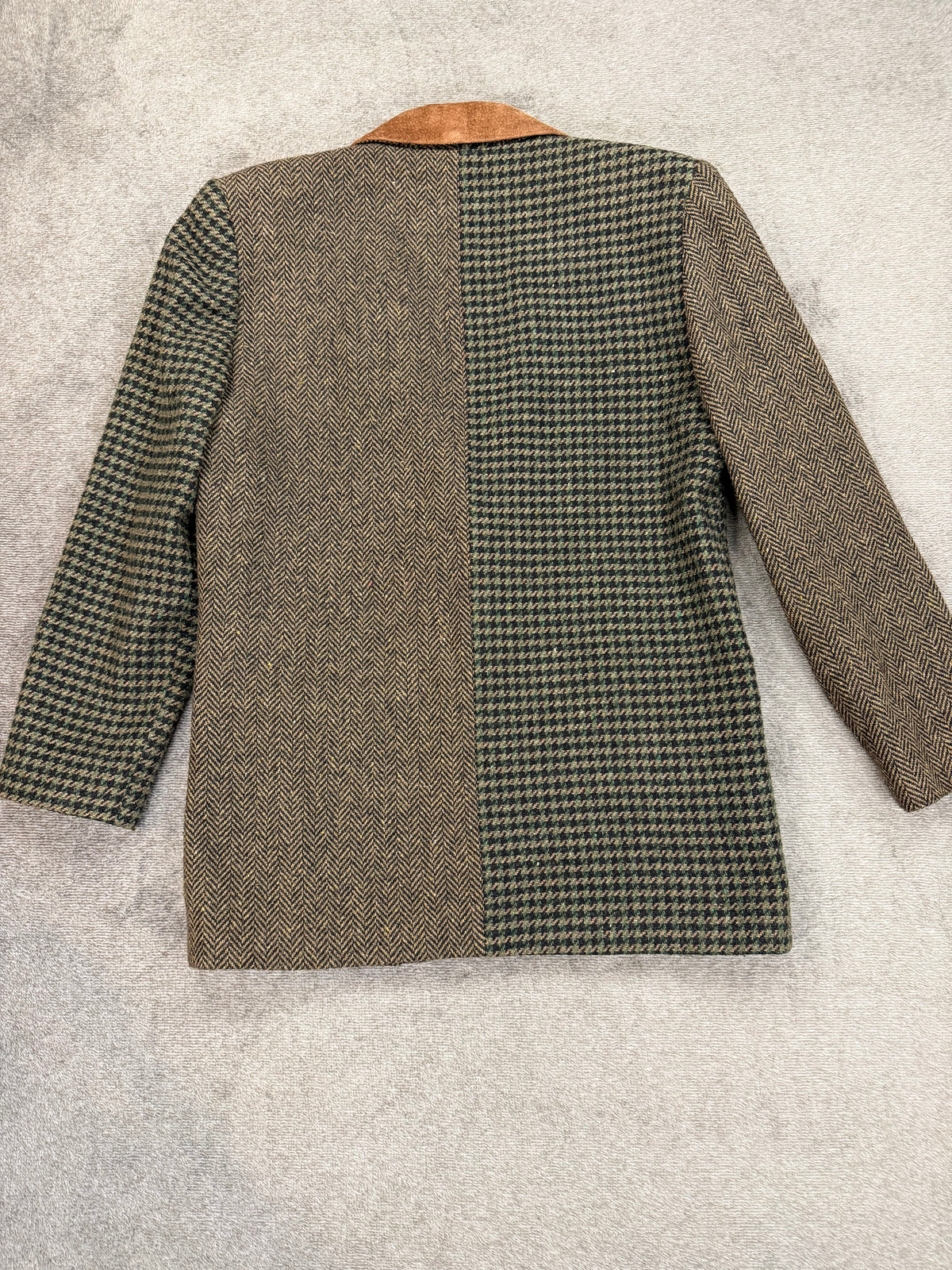 90s JL Colebrook two toned tweed blazer with suede collar. Fits XS-M petite