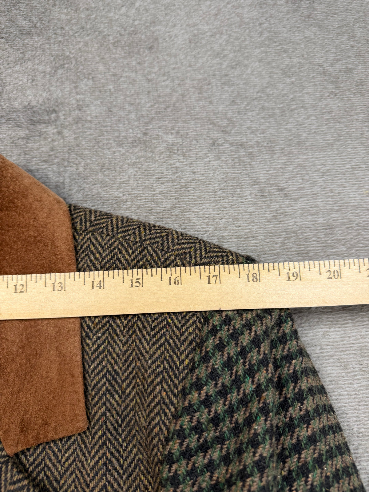 90s JL Colebrook two toned tweed blazer with suede collar. Fits XS-M petite