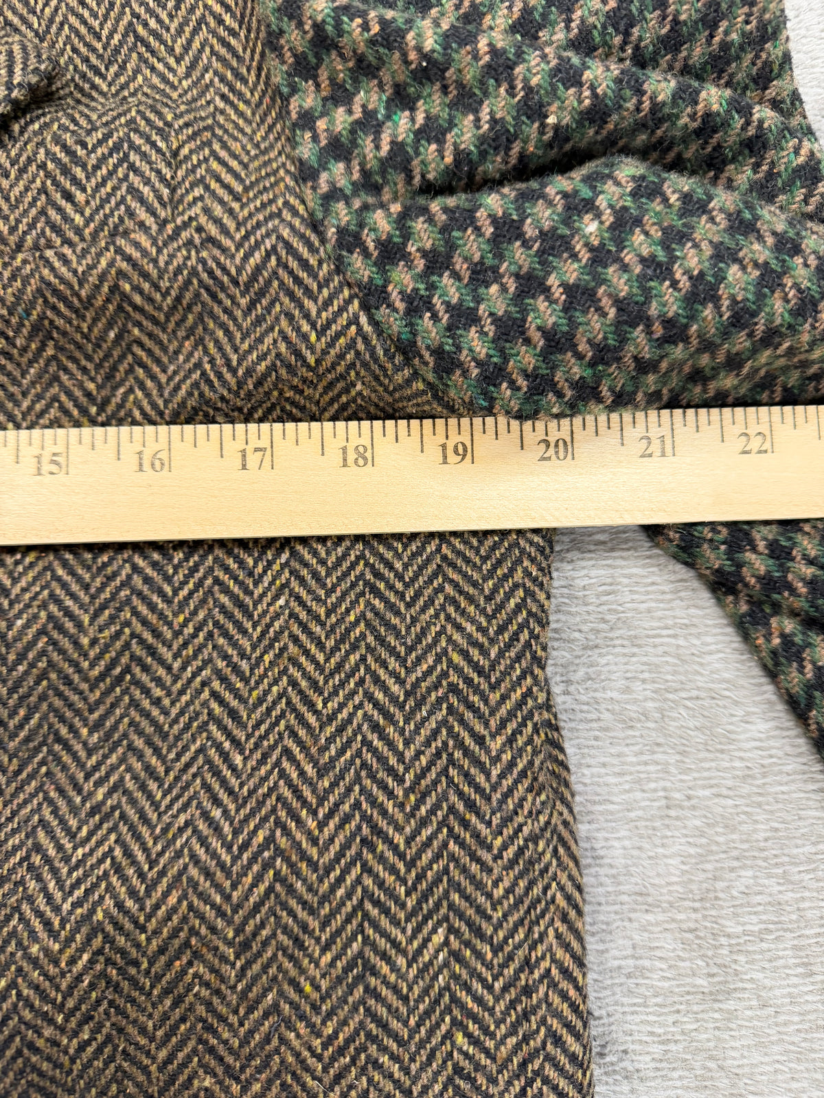 90s JL Colebrook two toned tweed blazer with suede collar. Fits XS-M petite