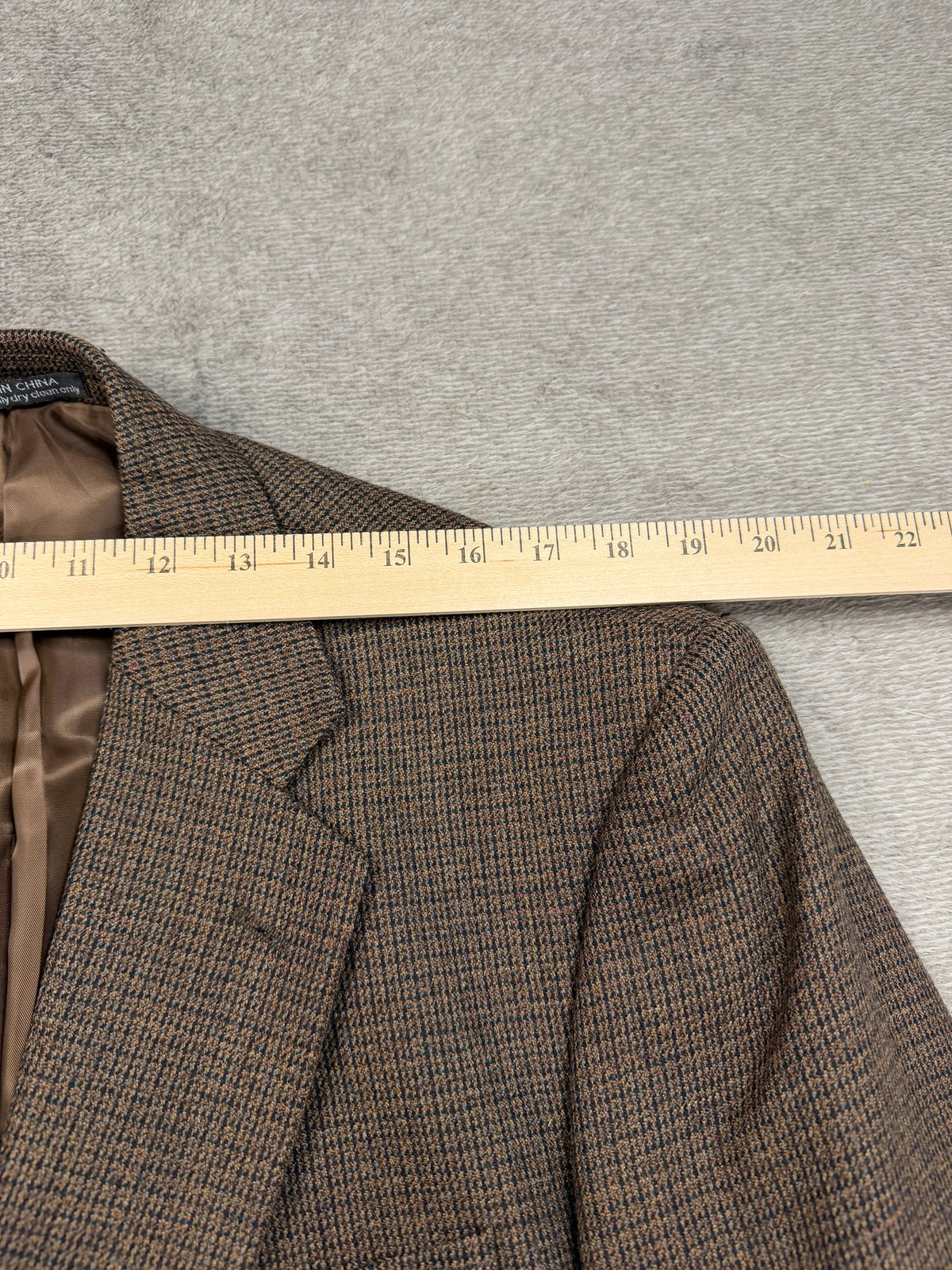 90s RBM wool blazer with suede elbow patches. Fits M-L