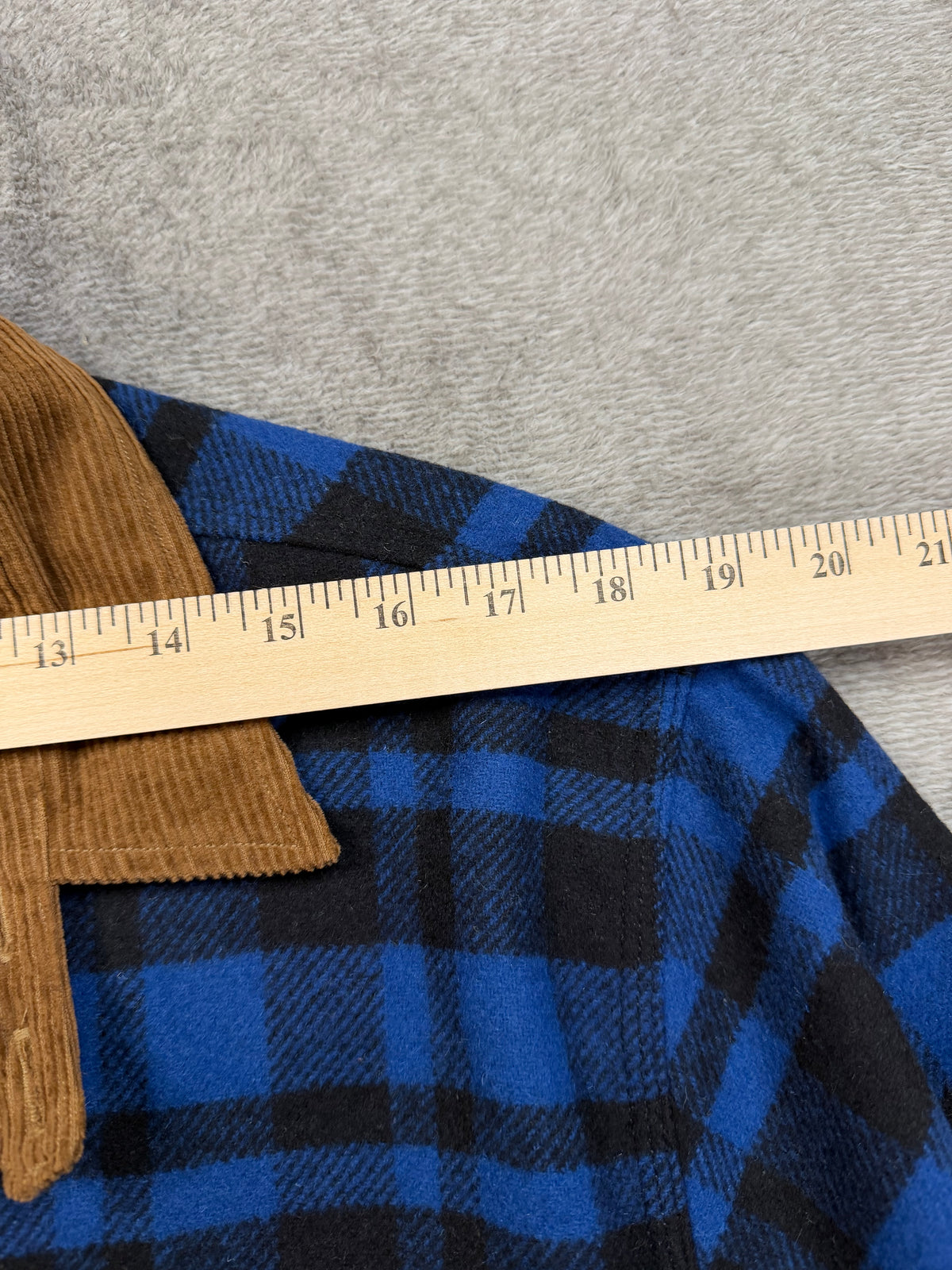 Polo Ralph Lauren plaid wool jacket with corduroy collar. Fits M-XL