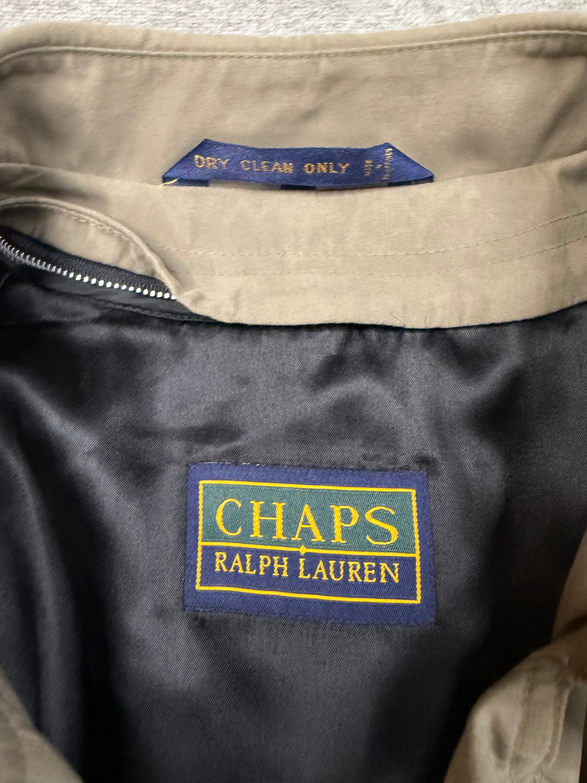 90s Chaps Ralph Lauren drapey trench with zip out lining. Fits M-XL