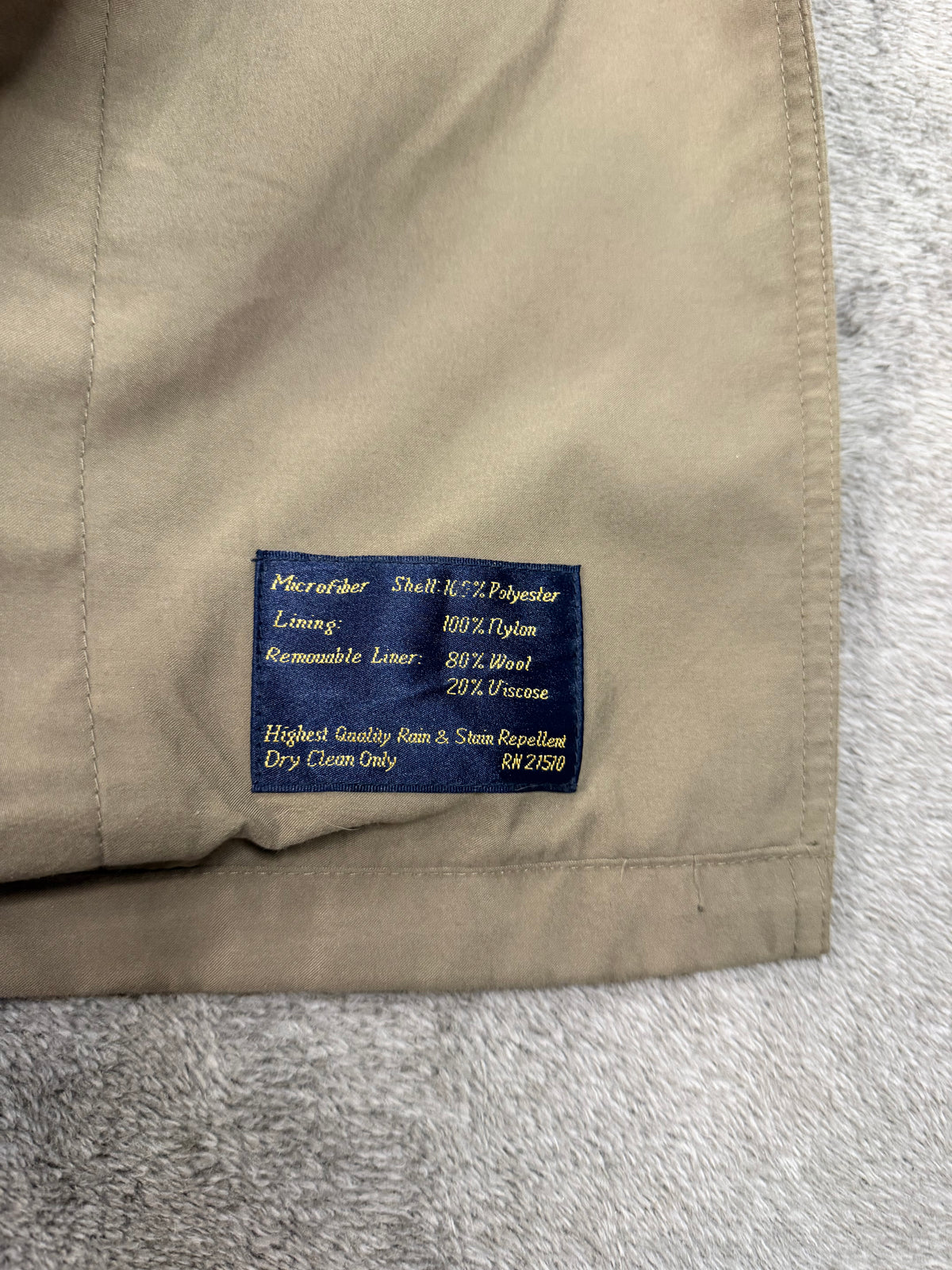 90s Chaps Ralph Lauren drapey trench with zip out lining. Fits M-XL