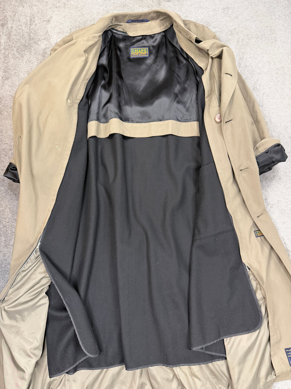 90s Chaps Ralph Lauren drapey trench with zip out lining. Fits M-XL