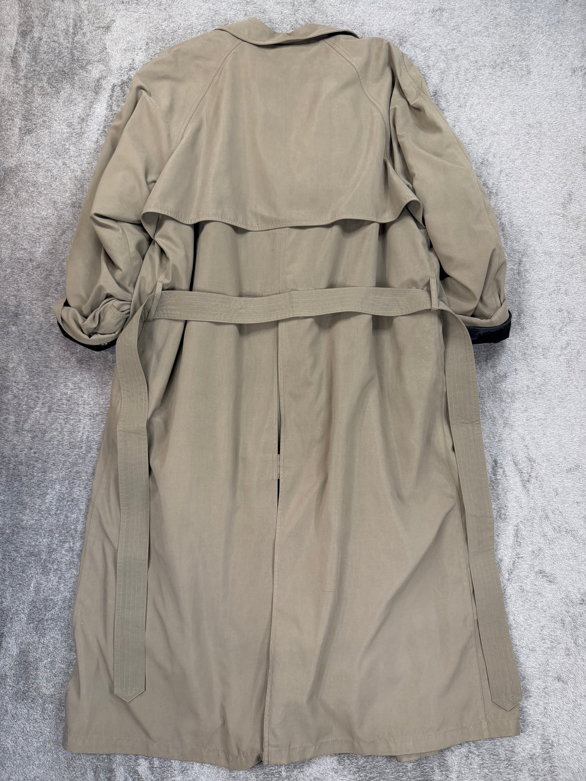 90s Chaps Ralph Lauren drapey trench with zip out lining. Fits M-XL